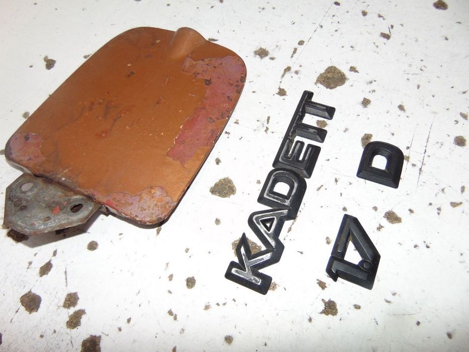 Opel Kadett B tampa e legendas