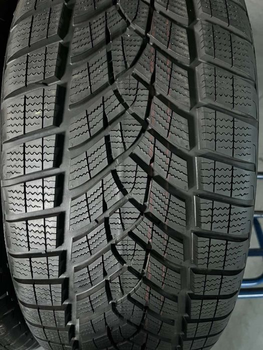 245/45/21 R21 Goodyear Ultra Grip Perfomance SUV GEN1 4шт нові зима