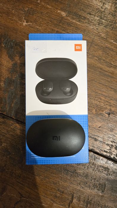 Sluchawki bezprzewodowe z etui ładującym Mi True Wireless