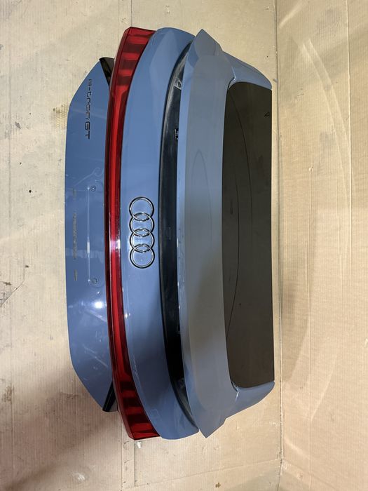 Кришка багажника Audi E-Tron GT в колір