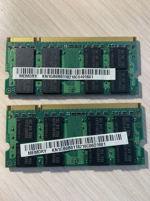 Оперативна памʼять Samsung 1GB DDR2 667MHz PC2-5300S