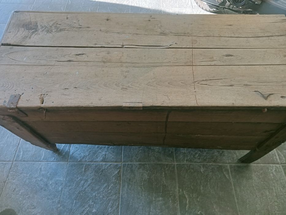 Arca  antiga para restauro  de madeira centenária