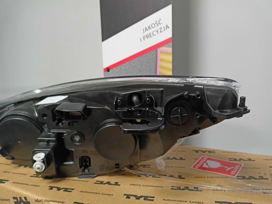 Peugeot 308  07-11 Lampa/Reflektor przód prawy /H1+H7