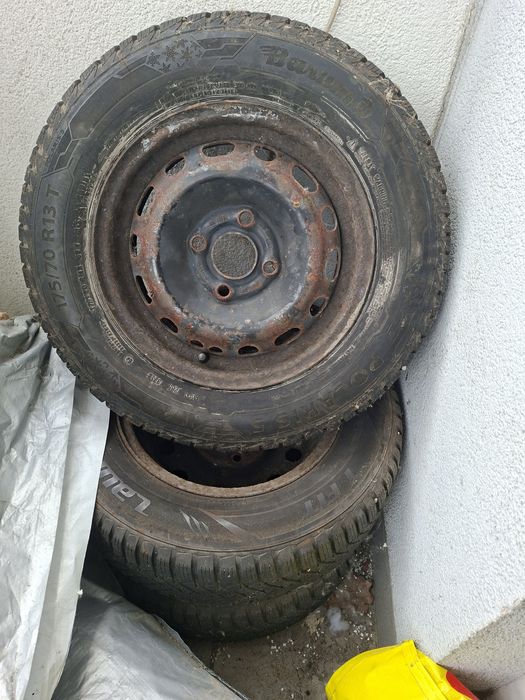 Oddam  za darmo  3 koła na stalowych felgach