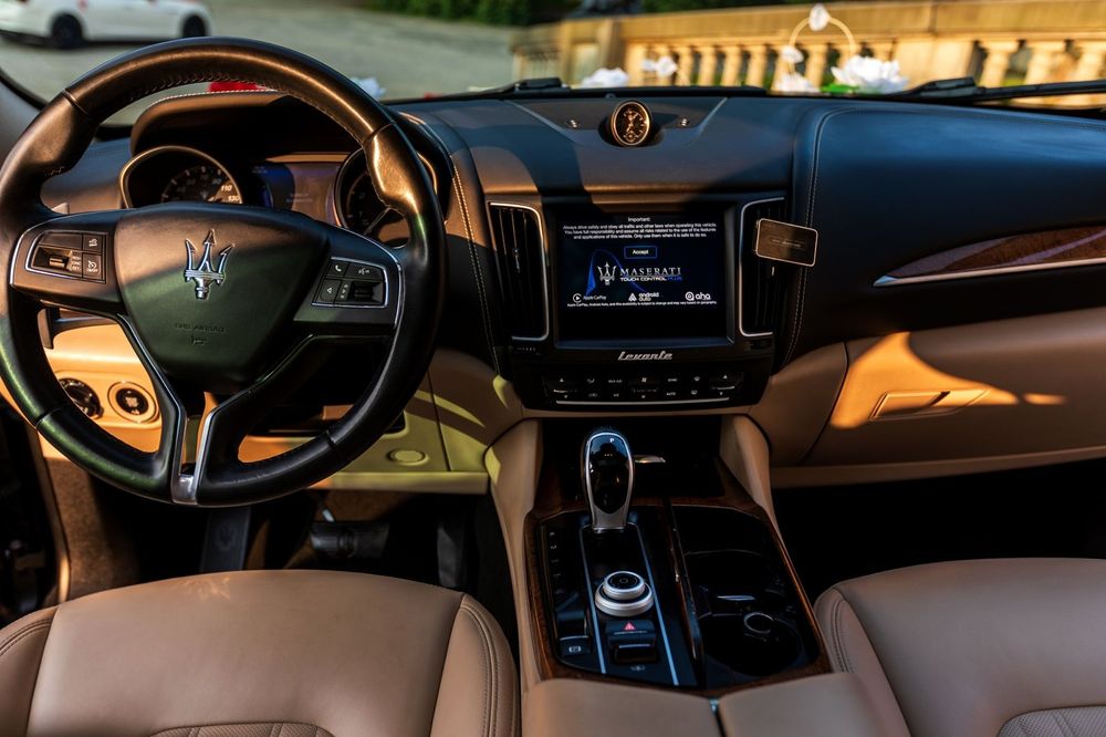 Samochody Maserati Levante ,  Granturismo Cabrio ,Ghibli auta do ślubu