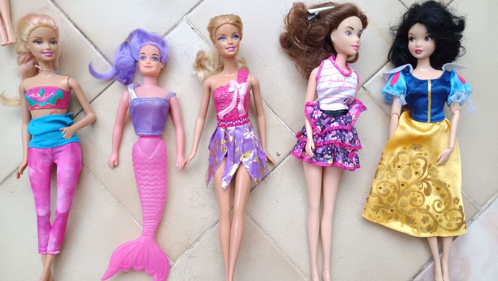 10 bonecas Barbie