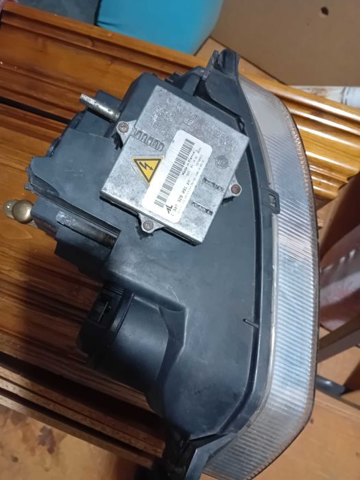 Farol xenon Alfa romeu 156