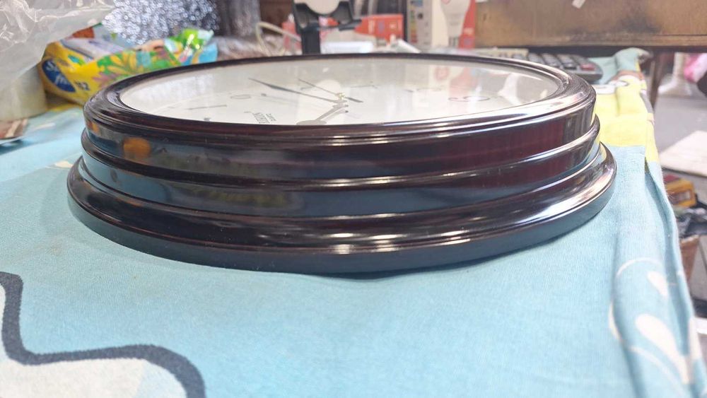 Круглые красивые настенные часы