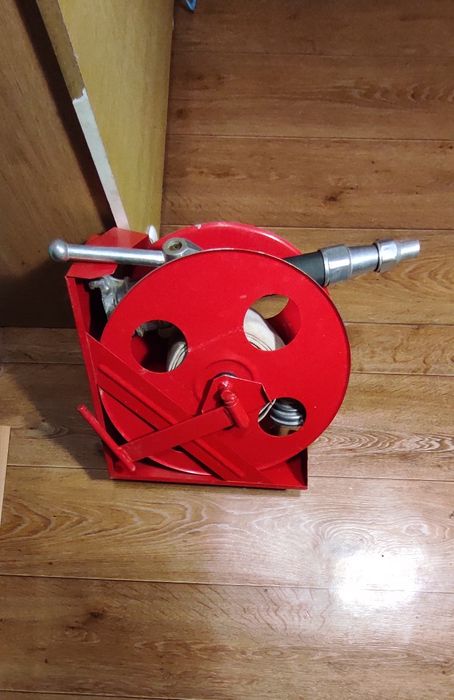 Кассета с барабанном для пожарного рукава и пожарный металлический ств