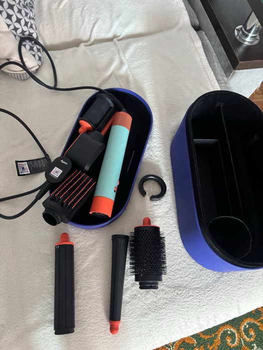 Продам фен Dyson