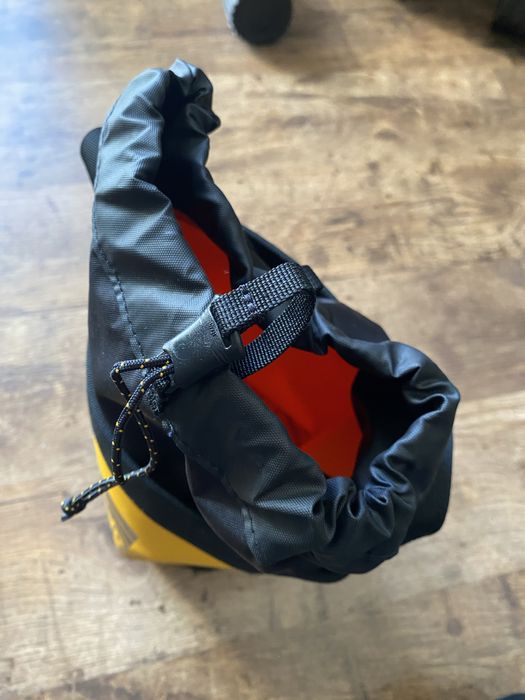 Сумка-ведро THE NORTH FACE / Explore (желтая)