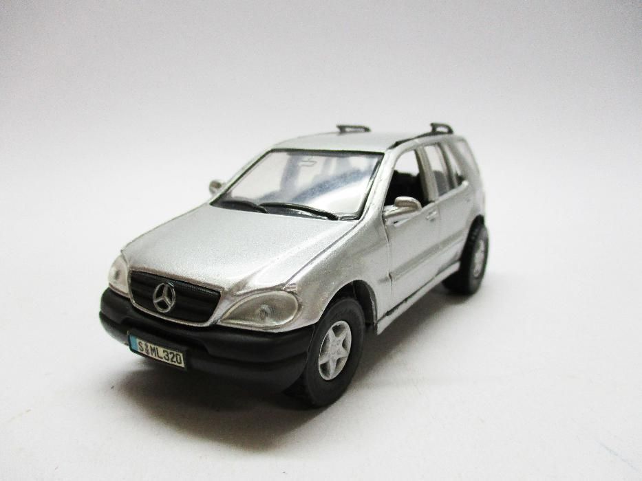 Carros miniaturas de colecção