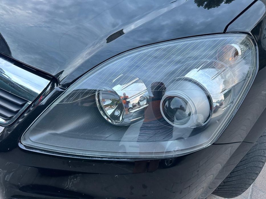 Автомобіль у доглянутому стані, технічно справний, готовий до поїздок без додаткових вкладень. Мотор працює рівно, коробка перемикає чітко. Кузов без іржі, оброблений керамікою, акуратний салон.

* Комплектація:
* Камера заднього виду
* Фари Bi LED — яскраве та економне світло
* Магнітола з Bluetooth (гучний зв’язок, музика з телефону)
* Кондиціонер
* Панорамна криша
* Легкосплавні диски

 Переваги:
— Просторий сімейний мінівен
— Зручна трансформація салону
— Сучасне LED-освітлення