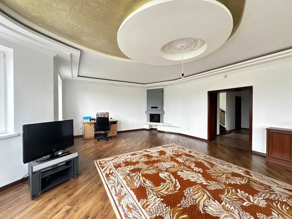 Продам новий будинок з ремонтом 245м2/10соток в Крихівцях.