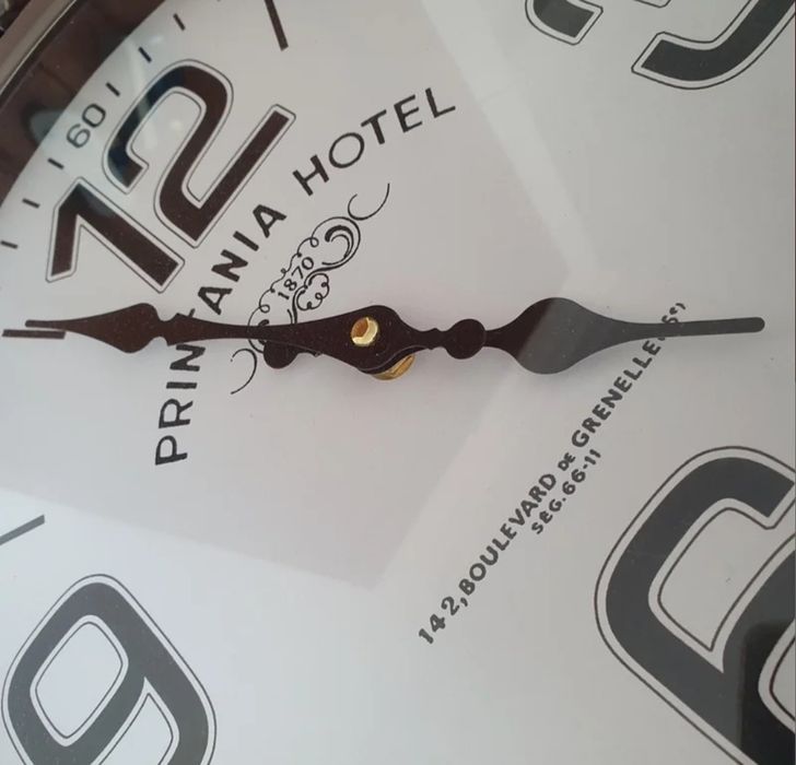 Mesa / relógio em vidro