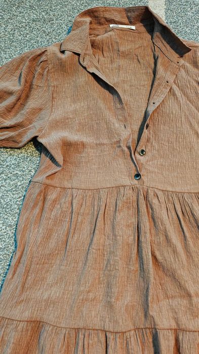 Sukienka midi przed kolano