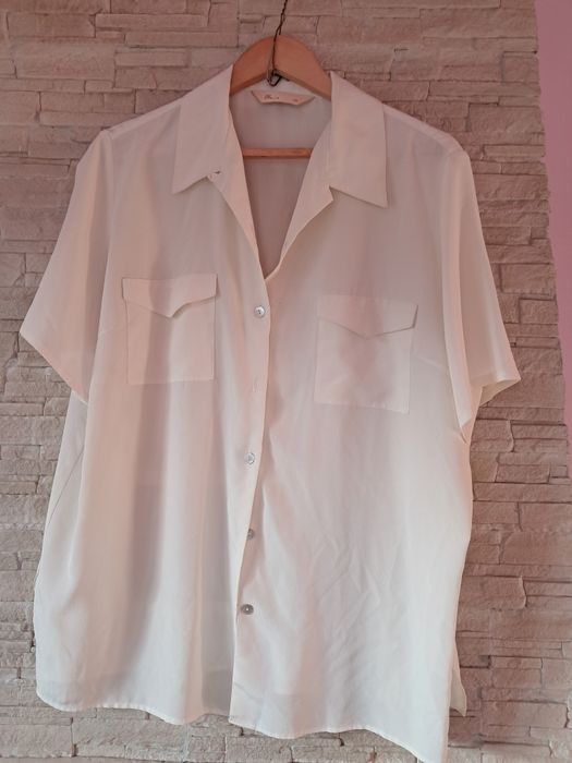 Bluzka damska z krótkim rękawem .