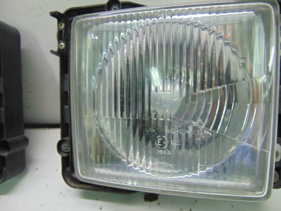 Mercedes MB 100 faróis