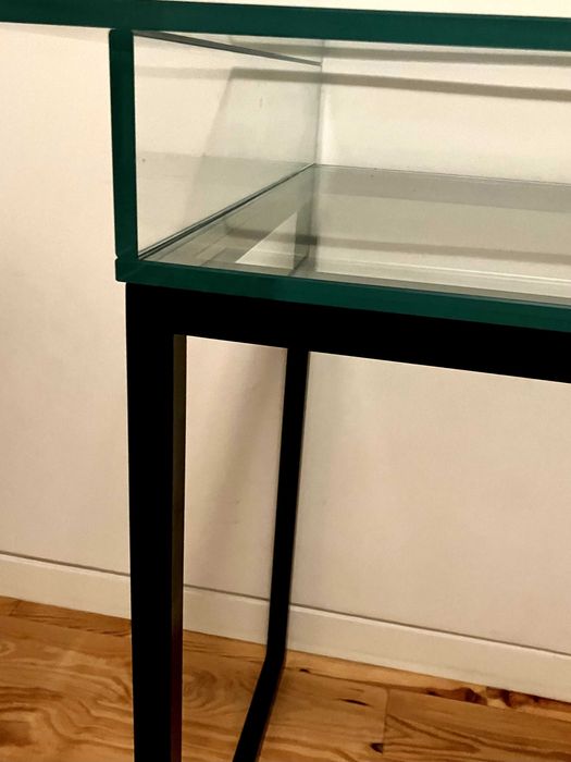Secretária de vidro e metal - Praticamente novo