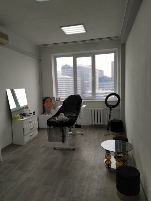 Здам офіс 17 м2, бізнес центр біля метро Лівобережна,вул. Сверстюка 19