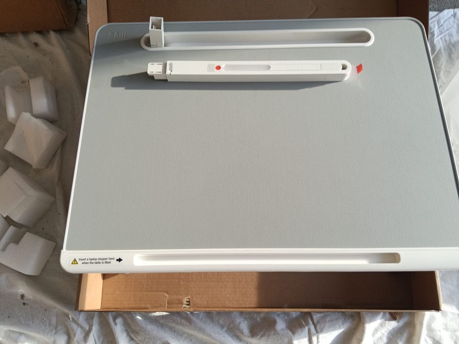 Regulowany Stolik pod Laptopa do Łóżka SAIJI z Lampką LED Szuflada OUTLET