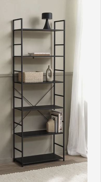 Estante preta quase nova