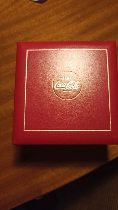 Caixa com 8 bases de copo Coca-cola