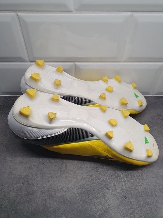 Półprofesjonalne Pro korki Nike F30 TRX FG 44