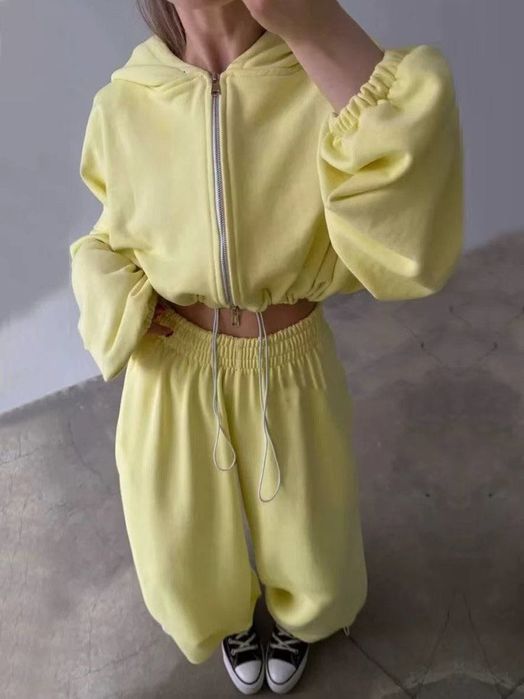 Спортивний жіночий костюм весна жовтого кольору