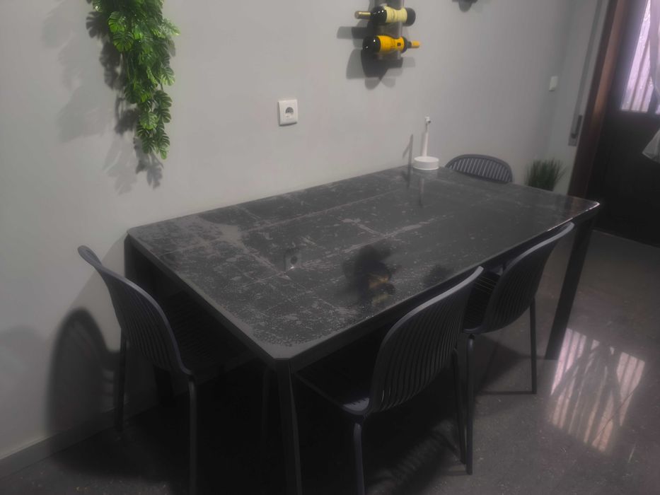 Mesa de vidro ou Conjunto de Cadeiras