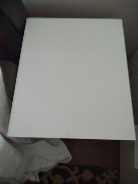 Cama e mesas de cabeceira ikea