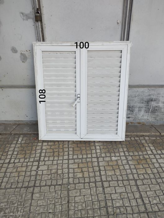 Vendo portadas em alumínio lacado branco
