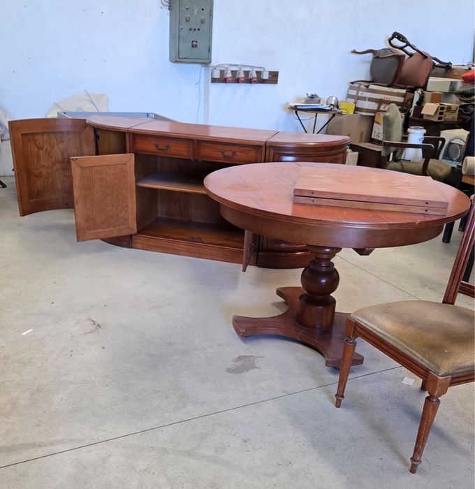 Mesa de jantar extensível + 4 cadeiras + aparador em madeira maciça