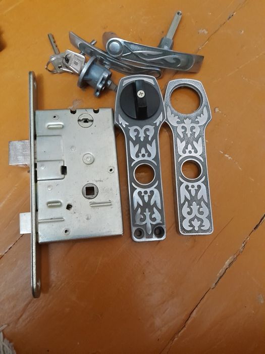 Врізний дісковий замок