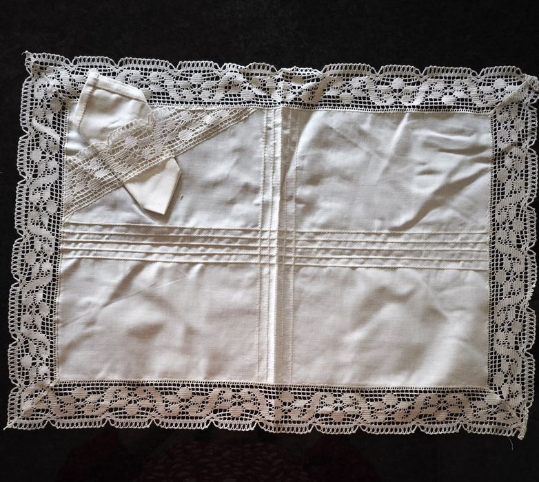 Pano individual, retangular, em linho, com guardanapo.