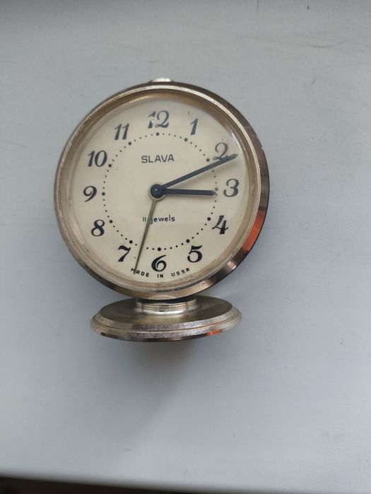 продам два  будильника один 200 другой 300