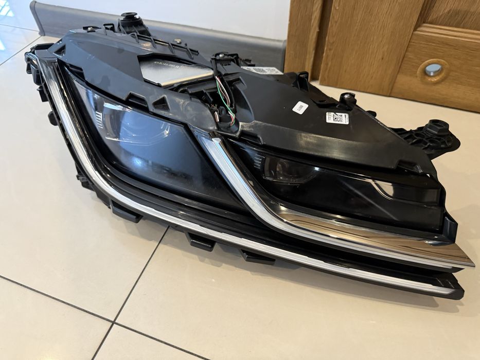 Lampa leflektor vw arteon prawy