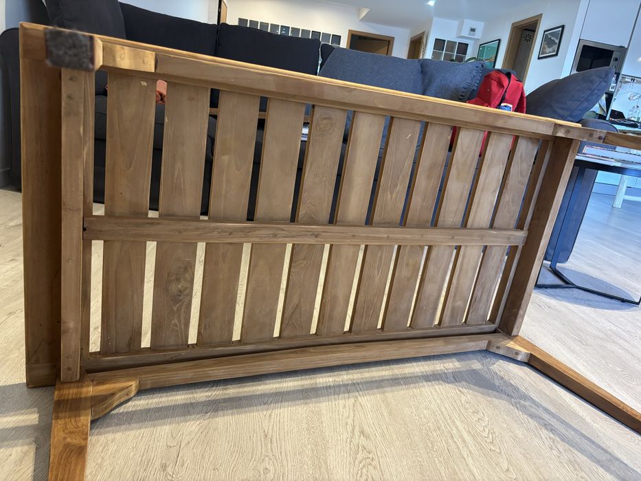 Mesa de Centro de Madeira Maciça - Design Elegante e Resistente