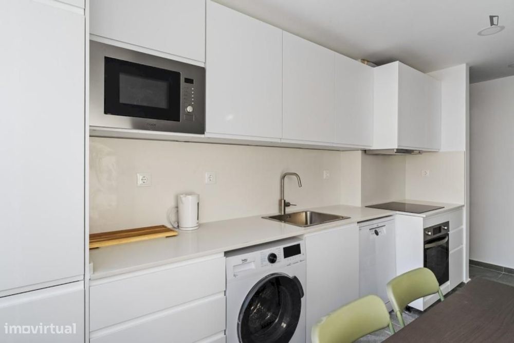 Quarto - localizado em Amadora Lisbon