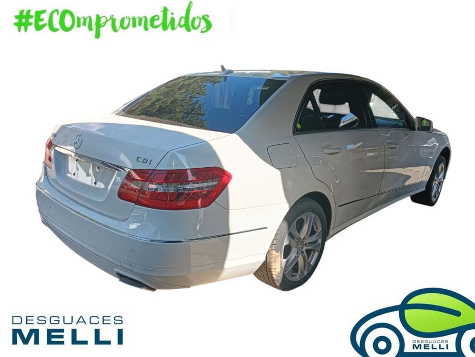 Dobradiça Direita Do Capô Mercedes-Benz Clase