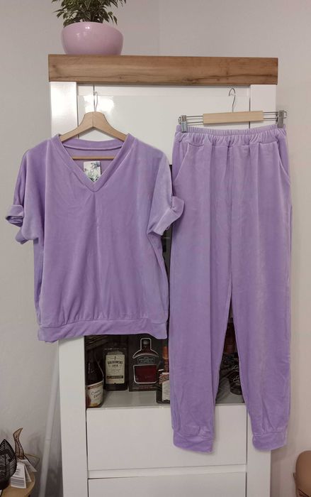 Dres z weluru bluza w serk z długimi spodniami , kolor lila.