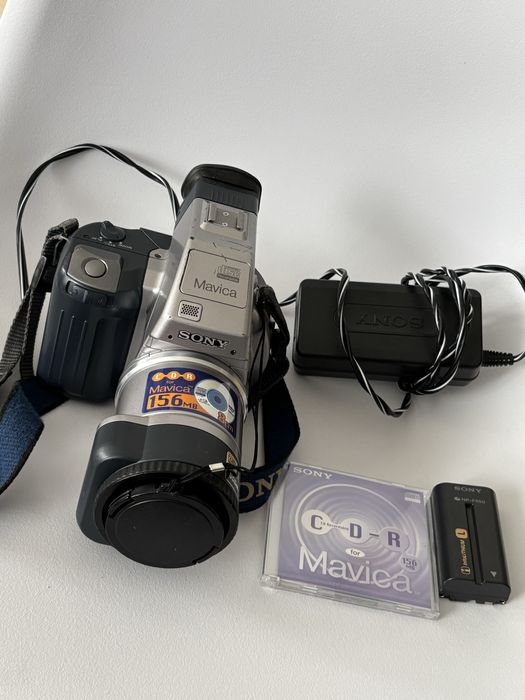 Sony CD Mavica 2.1MP Digital Camera (MVC-CD1000)