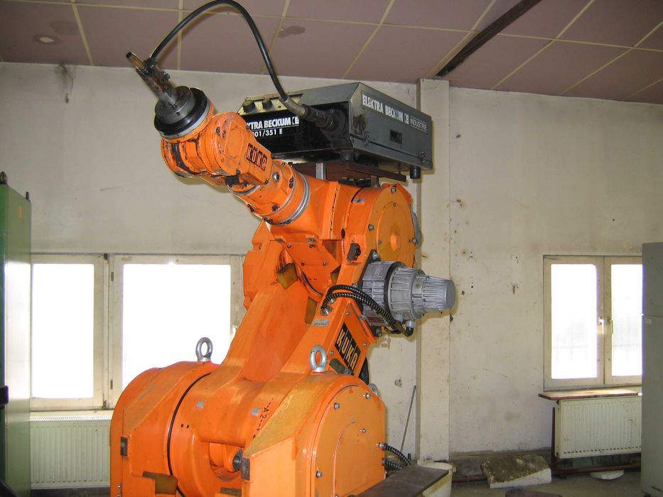 robot spawalniczy KUKA 161/15/25