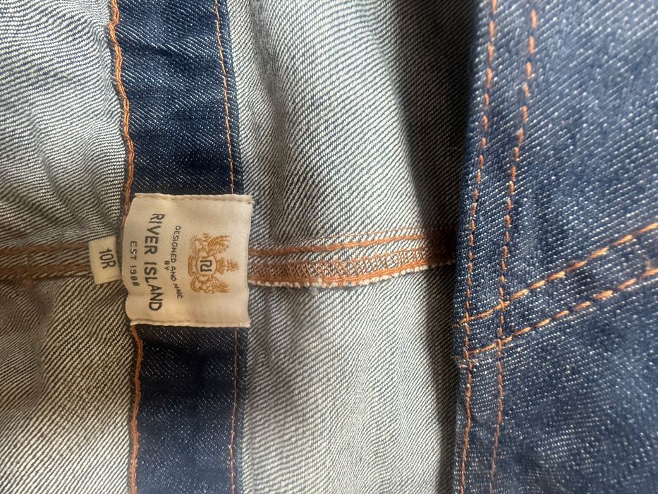 Damskie jeansy typu ogrodniczki od River Island