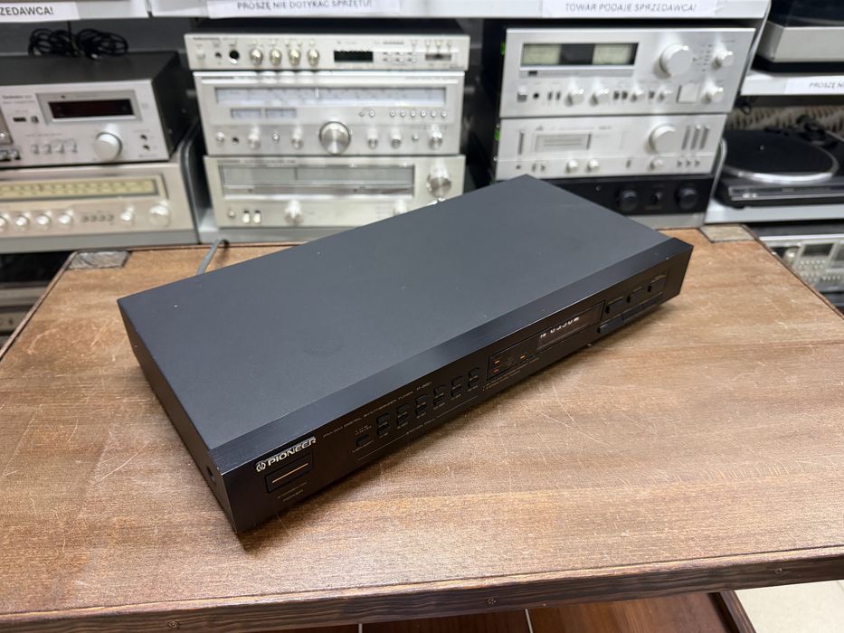Tuner radiowy Pioneer F-551 Audio Room