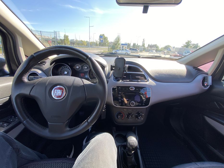 До вашої уваги Fiat linea 2016 року економне практичне авто!