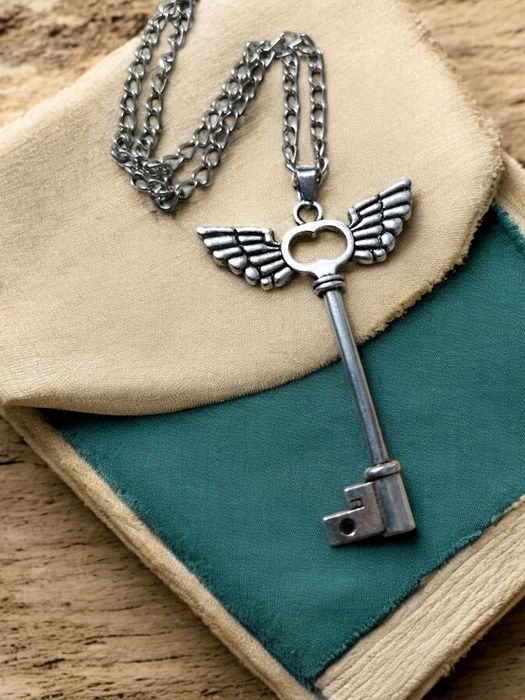 Srebrny Naszyjnik Wisiorek Klucz Skrzydła Łańcuszek Boho Gothic Fantas