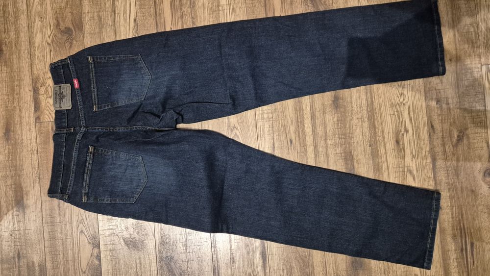 Jeansy Wrangler 32x32 relaxed fit
