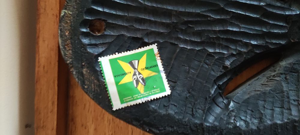 Máscara Africana com selo de exportação autorizada.