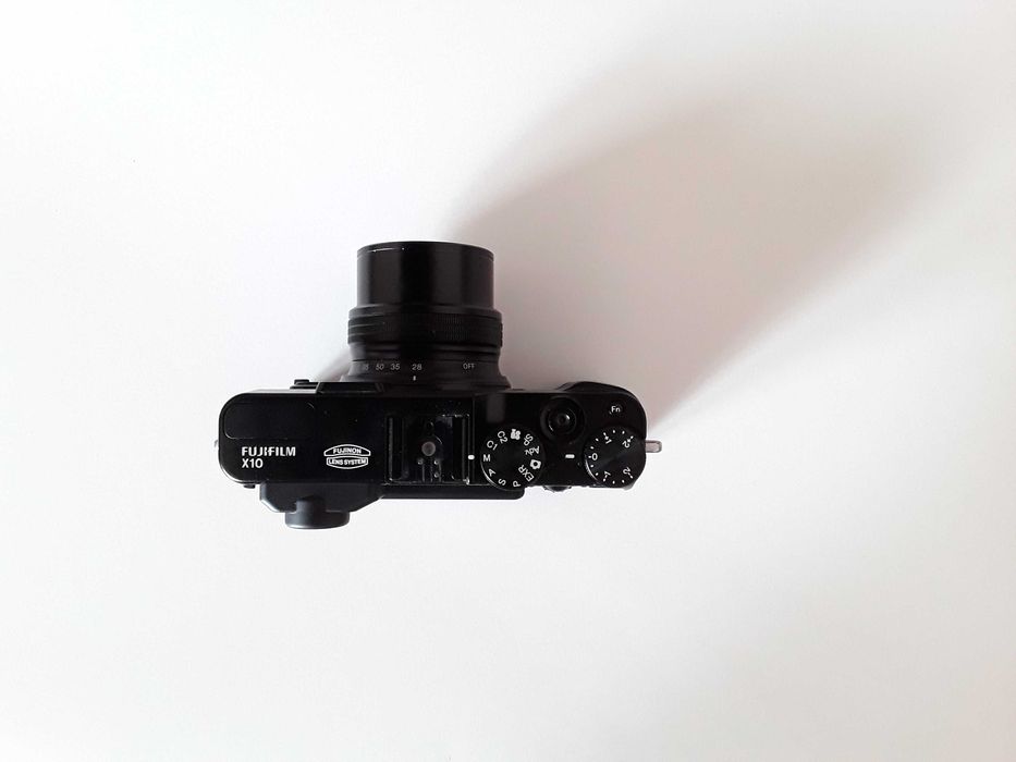 Fuji Fujifilm X10 запасна батарея і бленда  фотоапарат у ретро стилі